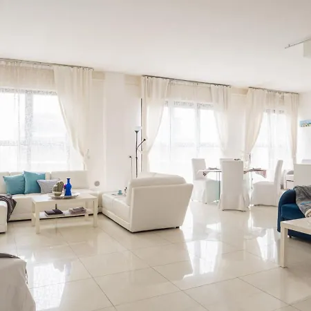 The Rent - Spacious With Balcony In Viale Monza Milan