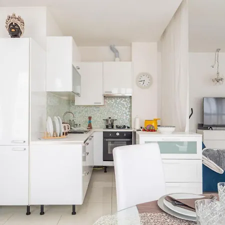 The Rent - Spacious With Balcony In Viale Monza Apartment *