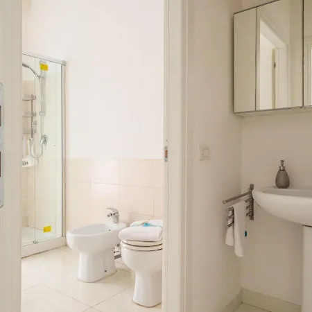 Apartment The Rent - Spacious With Balcony In Viale Monza Milan