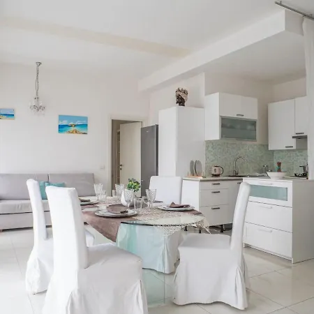 The Rent - Spacious With Balcony In Viale Monza