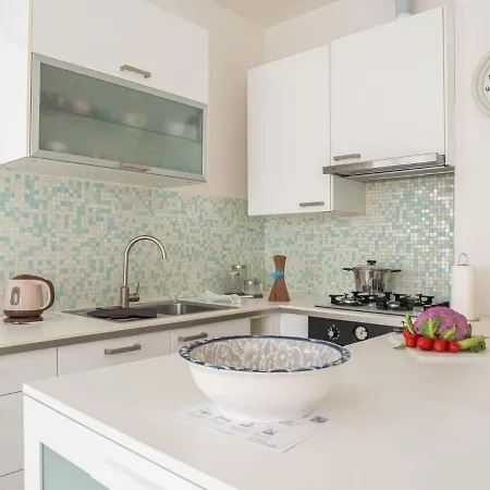 Apartment The Rent - Spacious With Balcony In Viale Monza *