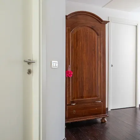 The Rent - Spacious With Balcony In Viale Monza