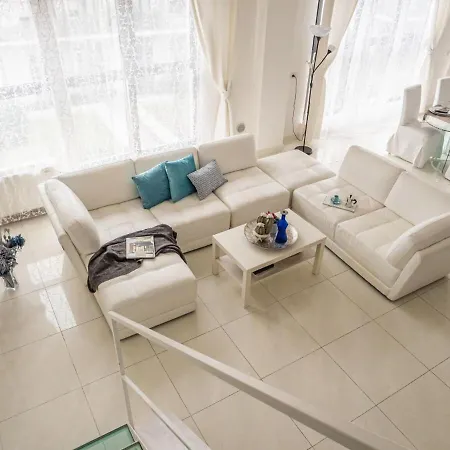 The Rent - Spacious With Balcony In Viale Monza Milan