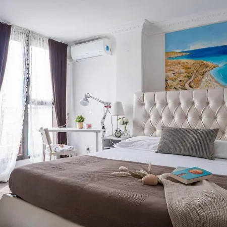 The Rent - Spacious With Balcony In Viale Monza