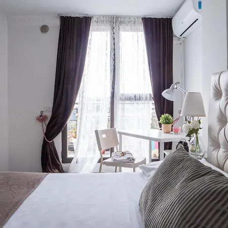 Apartment The Rent - Spacious With Balcony In Viale Monza *