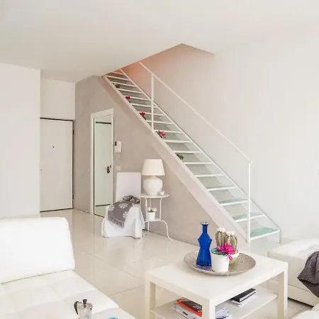 Apartment The Rent - Spacious With Balcony In Viale Monza