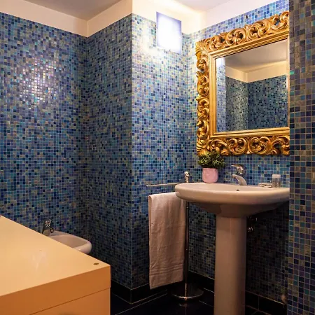 Apartment The Rent - Spacious With Balcony In Viale Monza *